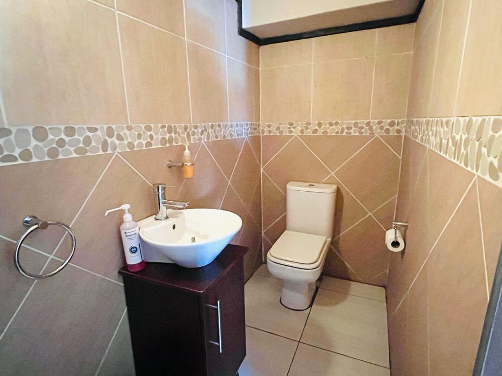 318584876.jpg
