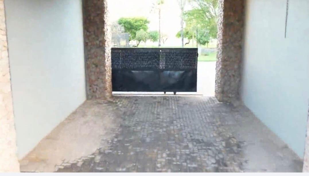 350620829.jpg