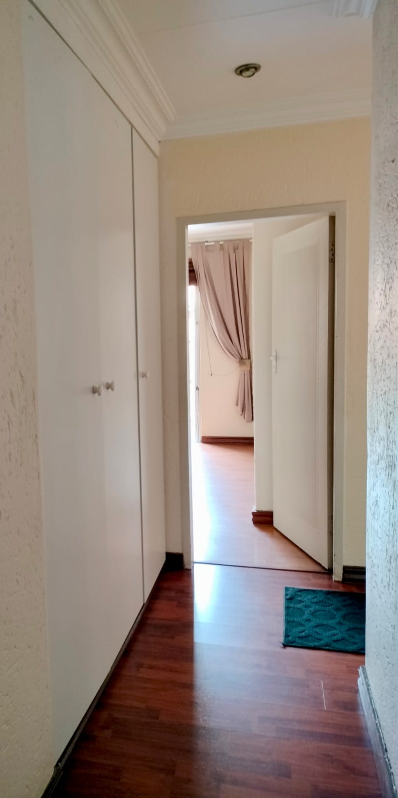 350961383.jpg