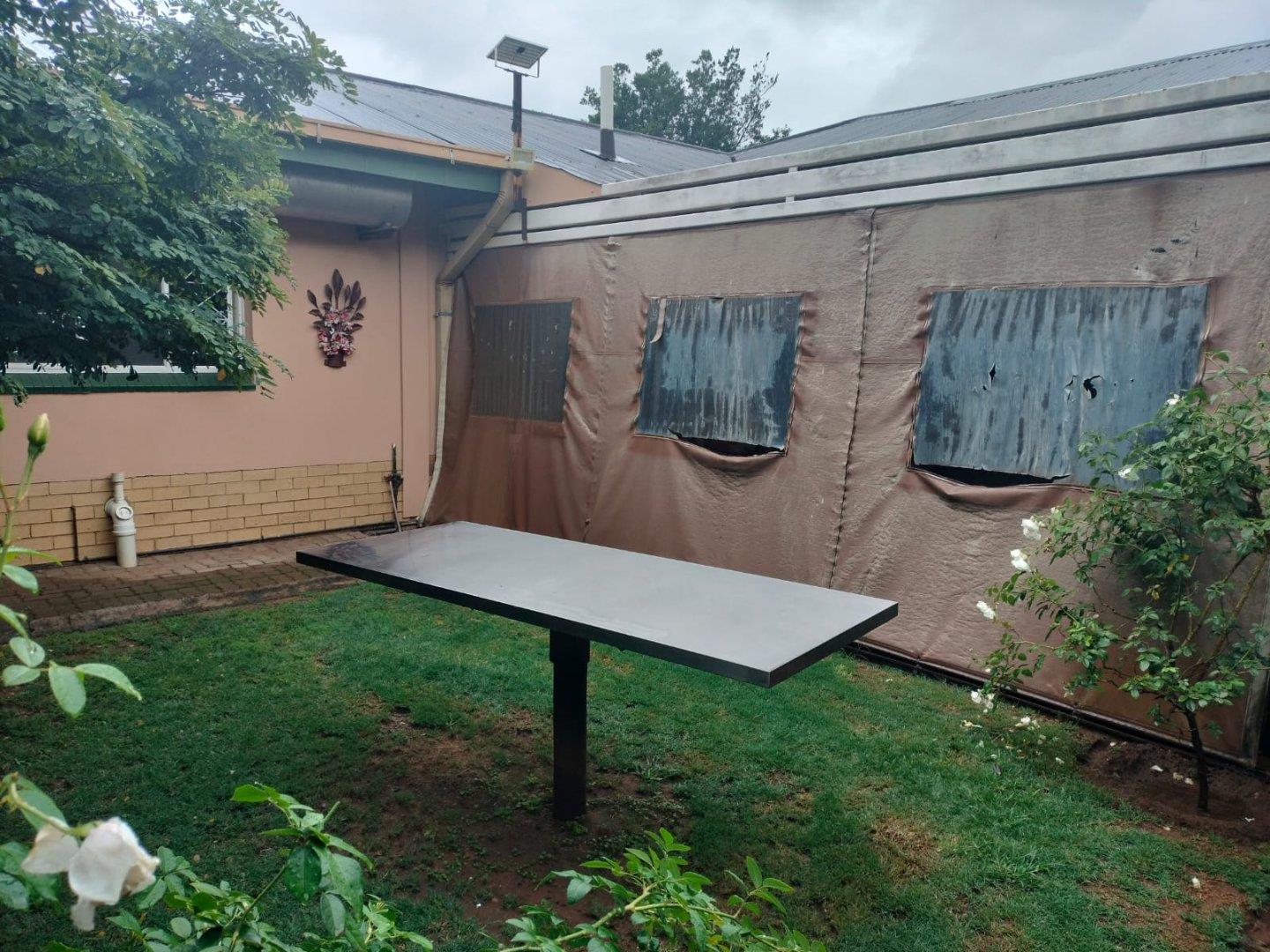 351598471.jpg