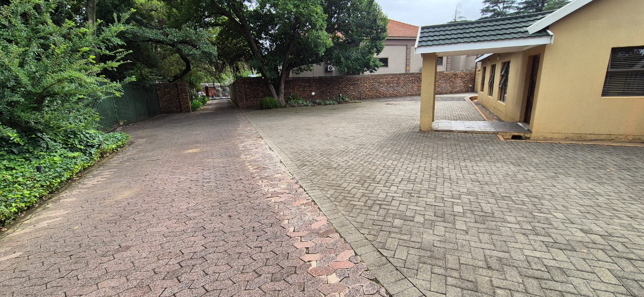352825924.jpg