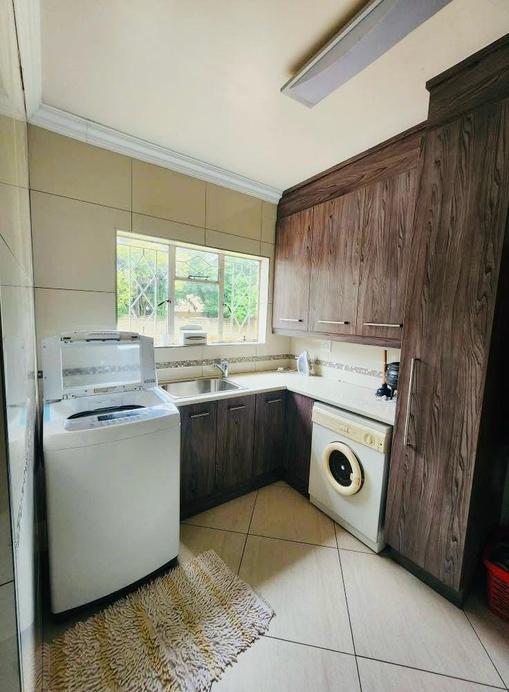 353064240.jpg