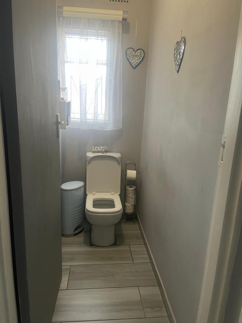 353076522.jpg